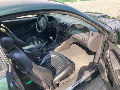 Green 2001 Ford Mustang Bullitt