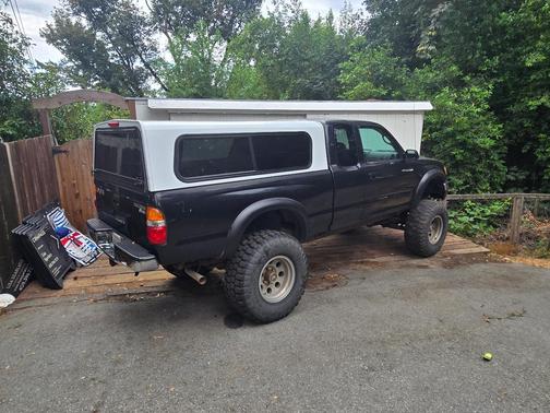 Black 2002 Toyota Tacoma Xtracab
