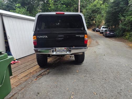 Black 2002 Toyota Tacoma Xtracab