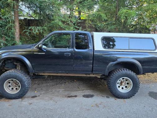 Black 2002 Toyota Tacoma Xtracab