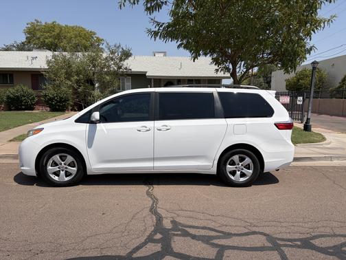 White 2017 Toyota Sienna LE