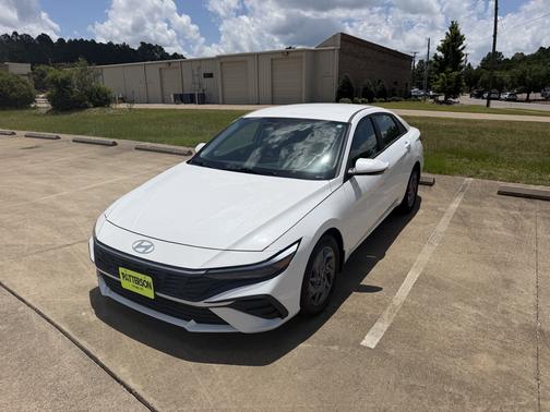 White 2024 Hyundai ELANTRA SEL