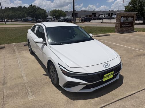 White 2024 Hyundai ELANTRA SEL