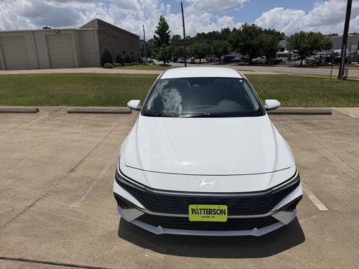 White 2024 Hyundai ELANTRA SEL