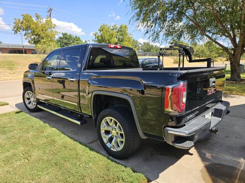 Black 2018 GMC Sierra 1500 SLT