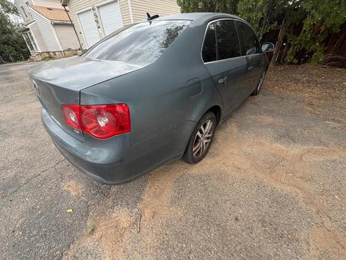 Gray 2006 Volkswagen Jetta 2.5