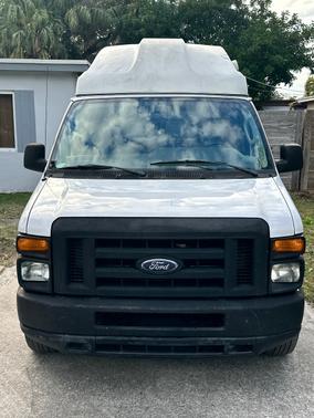 2009 Ford E350 Super Duty Base
