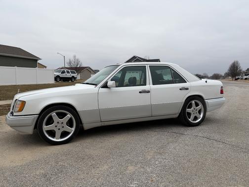 1995 Mercedes-Benz E-Class E320