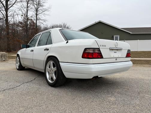 1995 Mercedes-Benz E-Class E320