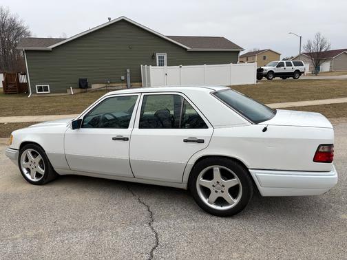 1995 Mercedes-Benz E-Class E320