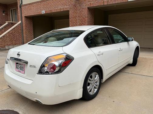 White 2012 Nissan Altima 2.5 SL