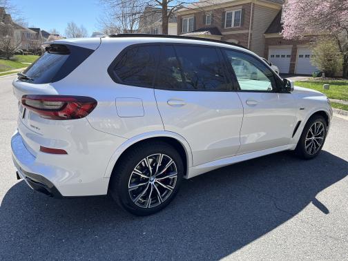 White 2022 BMW X5 PHEV xDrive45e