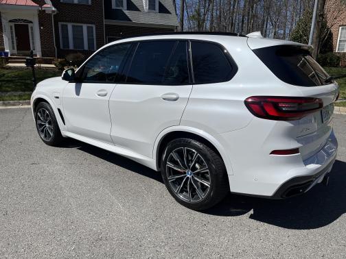White 2022 BMW X5 PHEV xDrive45e