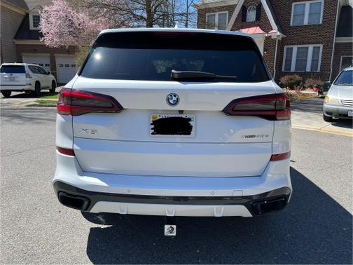 White 2022 BMW X5 PHEV xDrive45e