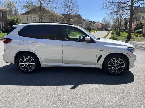White 2022 BMW X5 PHEV xDrive45e