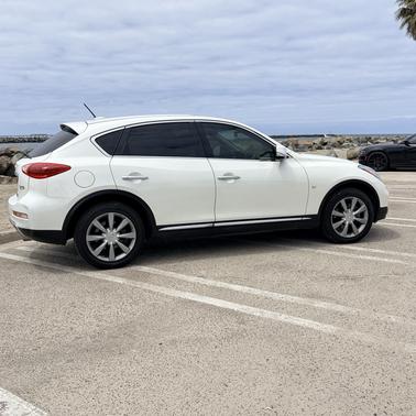 White 2017 INFINITI QX50 Base