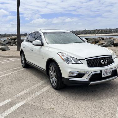 White 2017 INFINITI QX50 Base