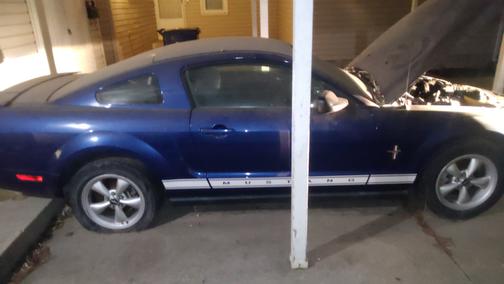 Photo 2 of 10 of 2007 Ford Mustang Base