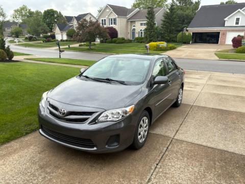Gray 2011 Toyota Corolla LE