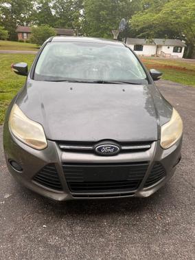 Silver 2013 Ford Focus SE
