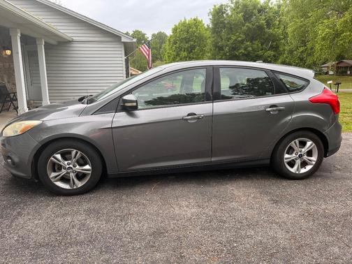 Silver 2013 Ford Focus SE