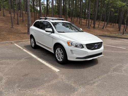 White 2015 Volvo XC60 3.2 Premier