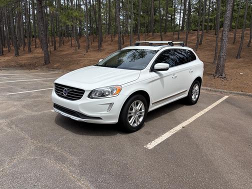 White 2015 Volvo XC60 3.2 Premier