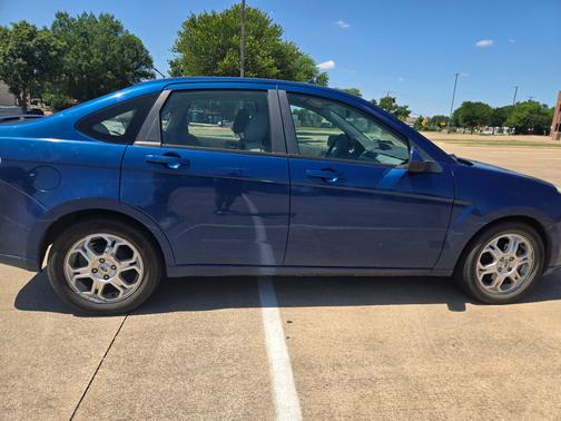 Blue 2009 Ford Focus SES