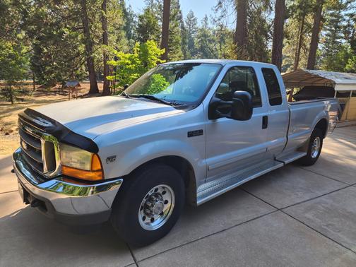 2001 Ford F-250 XLT SuperCab Super Duty