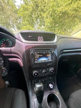 White 2016 Chevrolet Traverse 2LT