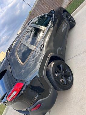 Black 2016 Jeep Cherokee Altitude