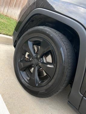 Black 2016 Jeep Cherokee Altitude