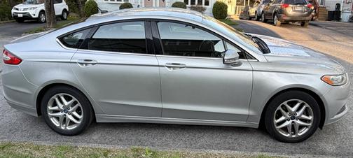 Silver 2013 Ford Fusion SE