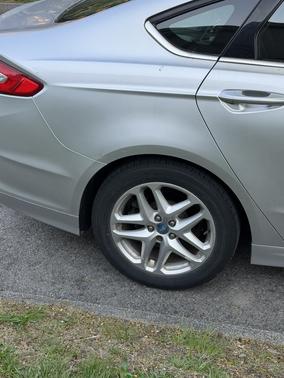 Silver 2013 Ford Fusion SE