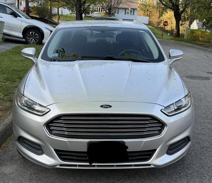 Silver 2013 Ford Fusion SE
