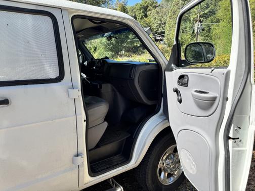 2000 Dodge Ram Van 2500