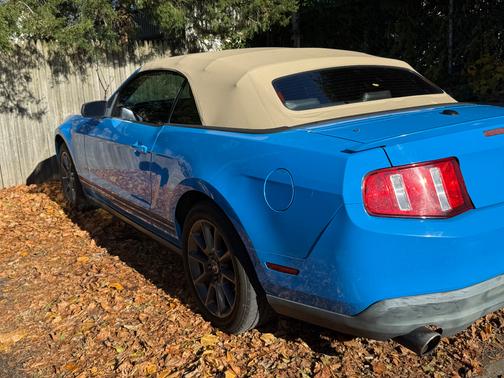 2010 Ford Mustang Premium