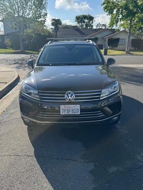 Black 2016 Volkswagen Touareg VR6 Lux
