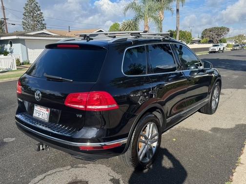 Black 2016 Volkswagen Touareg VR6 Lux