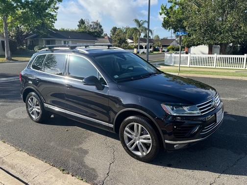 Black 2016 Volkswagen Touareg VR6 Lux