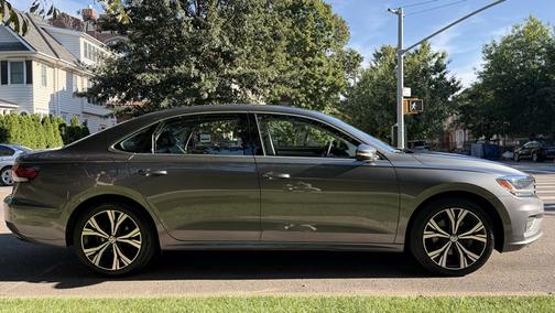 Gray 2022 Volkswagen Passat 2.0T SE