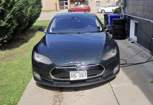 Green 2014 Tesla Model S 85