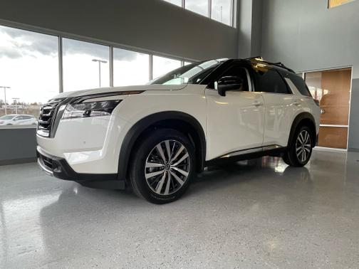 2022 Nissan Pathfinder Platinum