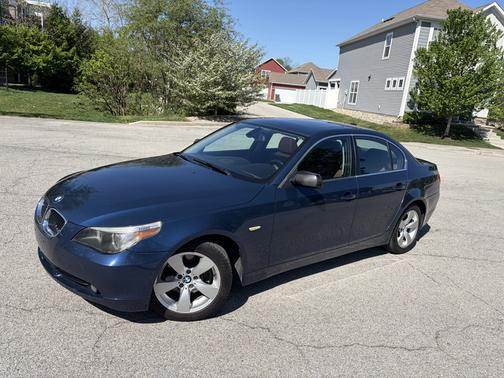 Blue 2004 BMW 530 i