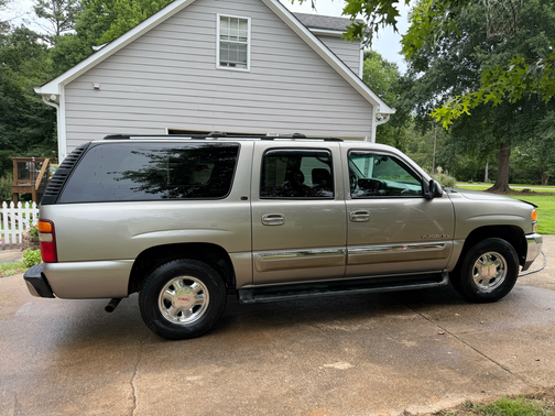Silver 2002 GMC Yukon XL K2500