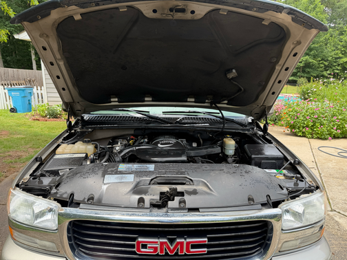 Silver 2002 GMC Yukon XL K2500