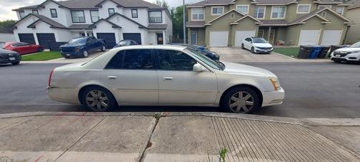 White 2006 Cadillac DTS Luxury