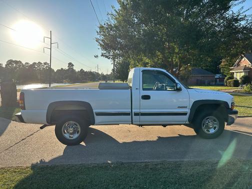 White 2001 Chevrolet Silverado 2500 LS
