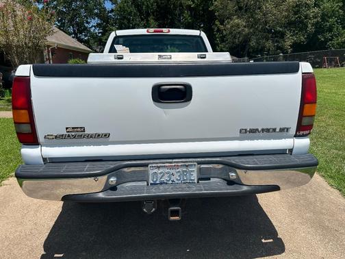 White 2001 Chevrolet Silverado 2500 LS