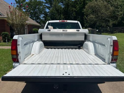 White 2001 Chevrolet Silverado 2500 LS